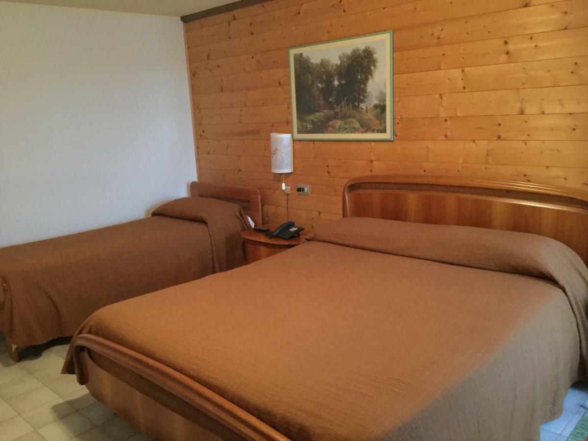 Albergo Ciori อาเซียโก ภายนอก รูปภาพ