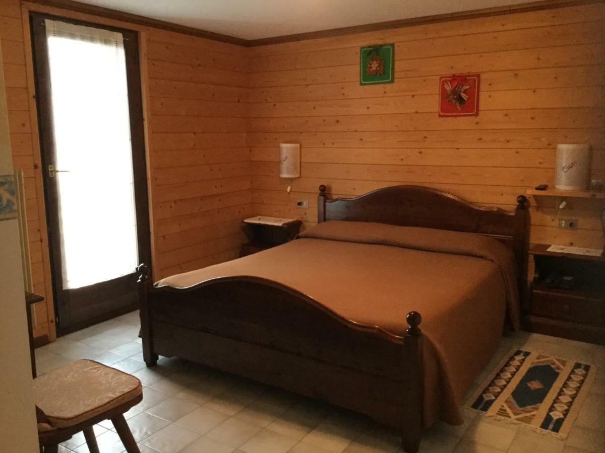 Albergo Ciori อาเซียโก ภายนอก รูปภาพ