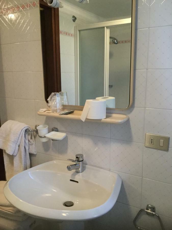 Albergo Ciori อาเซียโก ภายนอก รูปภาพ