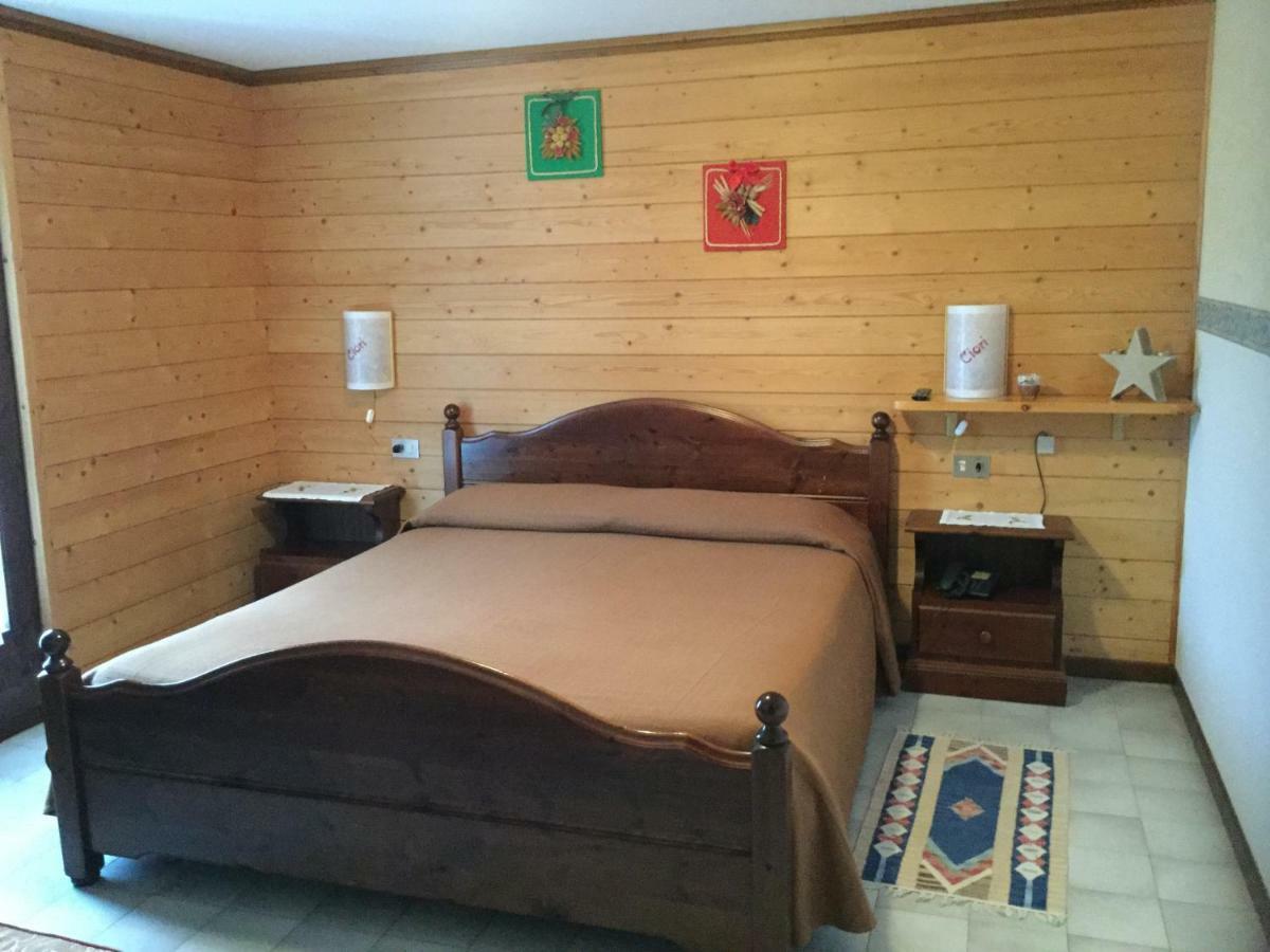 Albergo Ciori อาเซียโก ภายนอก รูปภาพ