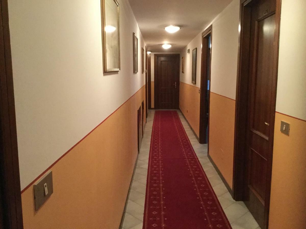 Albergo Ciori อาเซียโก ภายนอก รูปภาพ