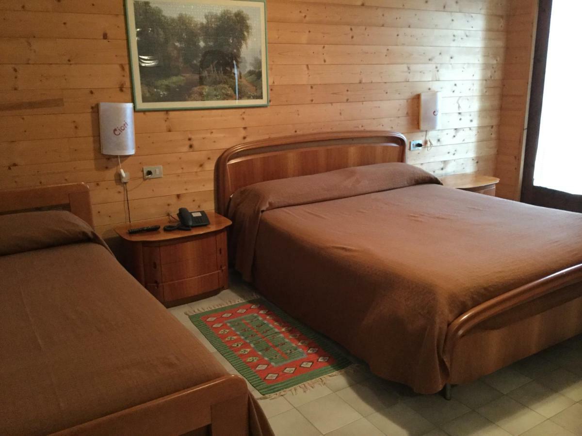 Albergo Ciori อาเซียโก ภายนอก รูปภาพ