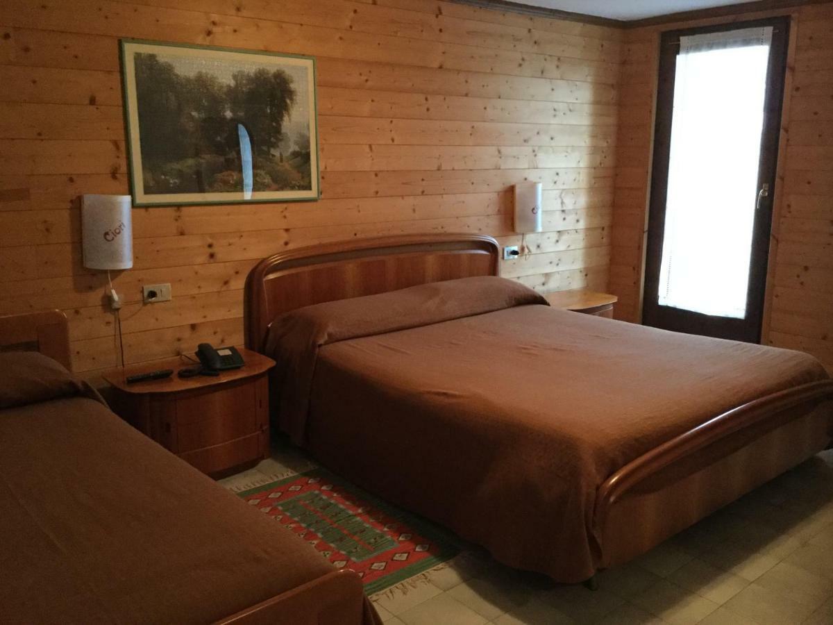 Albergo Ciori อาเซียโก ภายนอก รูปภาพ